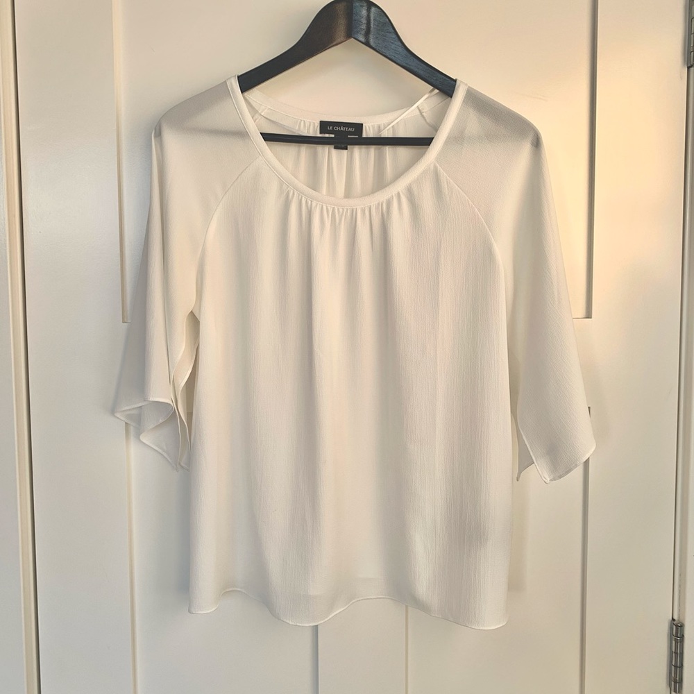 Le Chateau Flowy Sleeve Top - Picture 3 of 9